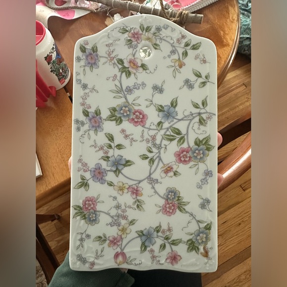 ANDREA BY SADEK Porcelain CORONA Cheese Cutting Board and Plate set - Picture 2 of 8